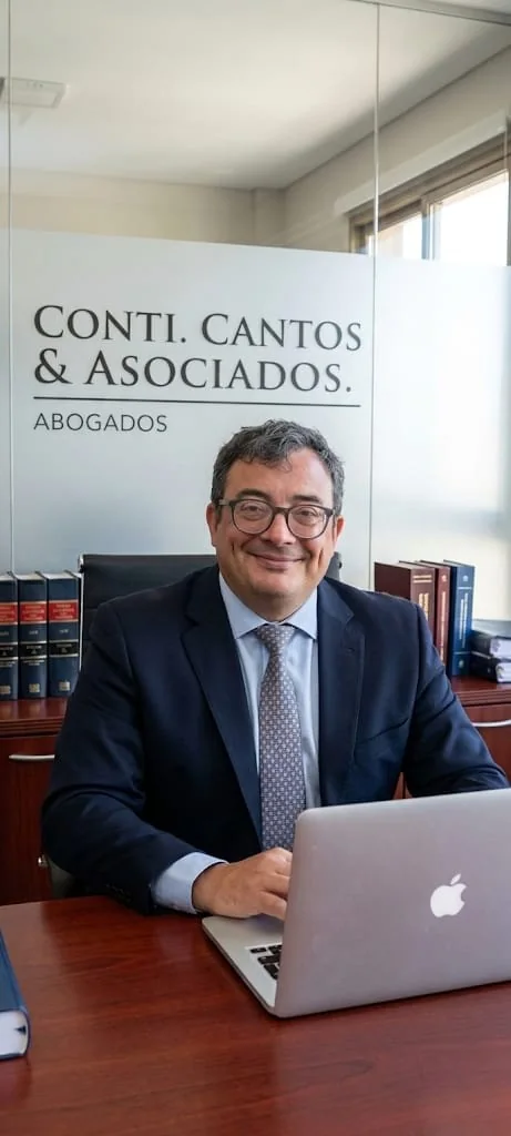 Federico R. Conti, Socio del estudio Conti-Cantos y Asociados
